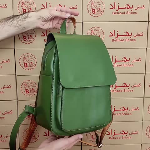 کیف کوله پُشتی تمام چرم طبیعی گاوی درجه یک زنانه دخترانه رنگ سبز دوخت ماشینی بند قابل تنظیم کیفیت عالی 