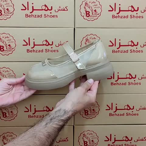 کفش لژ دار تابستانی زنانه دخترانه رنگ کرم سایز 37 تا 40 زیره پیو بند ثابت لژ چهار و نیم سانتی رویه ورنی و توری سبک راحت 