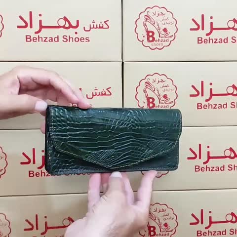 کیف پول زنانه تمام چرم طبیعی گاوی از بهترین و مرغوب ترین چرم دوخت ماشینی رنگ سبز 2 جای کارت جای پول و گوشی خیلی سبک