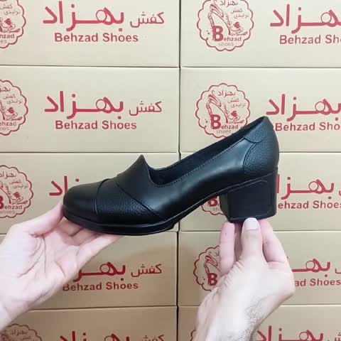 کفش زنانه دخترانه 37 تا 41 رنگ مشکی پاشنه 5 سانتی رویه چرم مصنوعی  سبک و  راحت 