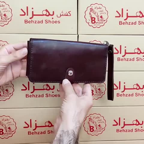 کیف پول دستی زنانه دخترانه تمام چرم طبیعی گاوی دست دوز رنگ قهوه ای 9 جای کارت جای عکس سیم کارت پول و گوشی بند مچی چرم