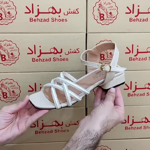 کفش پاشنه دار نگینی مجلسی زنانه سایز 36 تا 41 رنگ کرم بند سگکی رویه نگینی و چرم صنعتی زیره رافیک پاشنه سه و نیم سانتی 