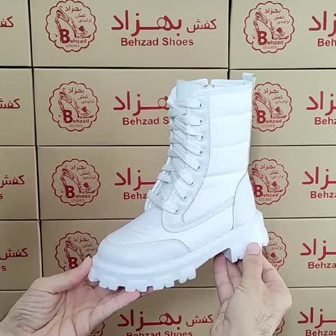 کفش پوتین دخترانه رنگ سفید زیره پیو لژ 3 سانتی کفی طبی برجسته رویه کاپشنی سایز 31 تا 36 پاییزی زمستانی سبک 