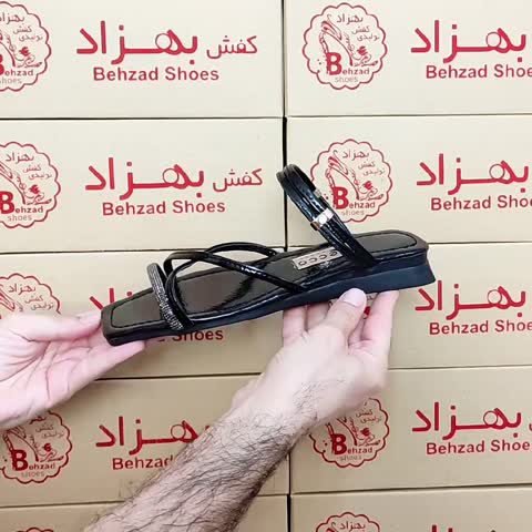 دمپایی روفرشی نگینی مجلسی زنانه دخترانه 37 تا 40 رنگ مشکی زیره pvc لژ دو و نیم سانتی رویه ورنی سبک و راحت 
