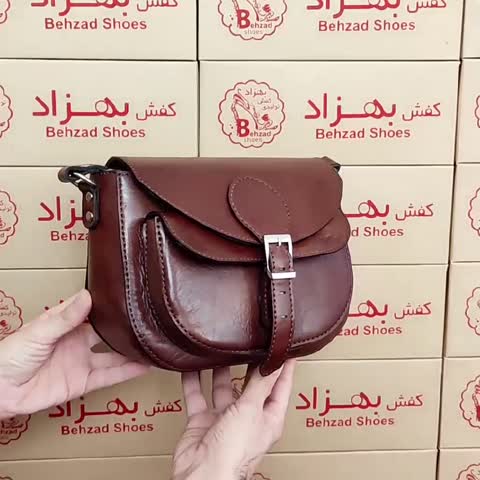 کیف دوشی تمام چرم طبیعی گاوی درجه یک زنانه دخترانه رنگ قهوه ای دست دوز بند قابل تنظیم  تکزیپ کیفیت عالی