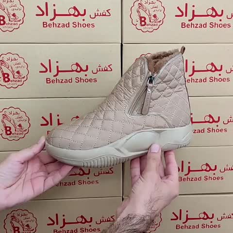 پوتین زمستانی کاپشنی خز دار زنانه کفی طبی سایز 37 تا 40 رنگ کرم بغل زیپ زیره پیو لژ سه و نیم سانتی رویه پارچه کاپشنی