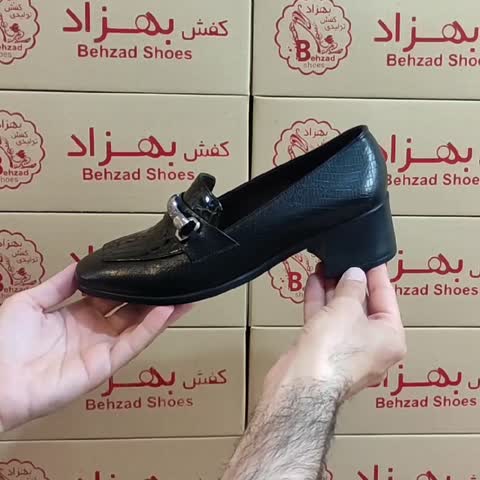 کالج راحتی زنانه دخترانه رنگ مشکی سایز 37 تا 40 زیره پیو  پاشنه 5 سانتی رویه ورنی و چرم صنعتی سبک و راحت