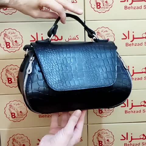 کیف دوشی زنانه دخترانه تمام چرم طبیعی گاوی درجه یک رنگ مشکی تمام دست دوز بند چرمی دوشی بلند قابل تنظیم داخل کیف تک خانه 