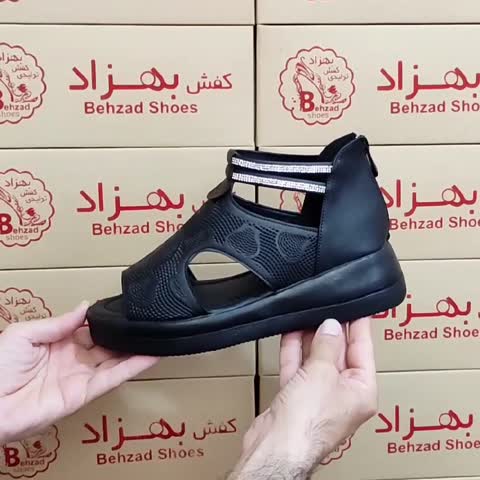 صندل تابستانی نگینی زنانه دخترانه رنگ مشکی سایز 37 تا 40 زیره پیو لژ 5 سانتی پُشت زیپ رویه چرم صنعتی سبک و راحتی