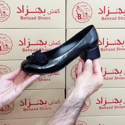 کالج راحتی کفش زنانه دخترانه رنگ مشکی سایز 37 تا 40 زیره رافیک  پاشنه 4 سانتی رویه ورنی سبک و راحت