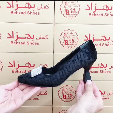 کفش راحتی مجلسی زنانه دخترانه سایز 37 تا 40 رنگ مشکی نگین دار پاشنه7 سانتی زیره رافیک رویه مخمل 