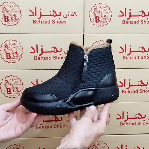 پوتین زمستانی کاپشنی خز دار زنانه کفی طبی سایز 37 تا 40 رنگ مشکی بغل زیپ زیره پیو لژ سه و نیم سانتی رویه پارچه کاپشنی 