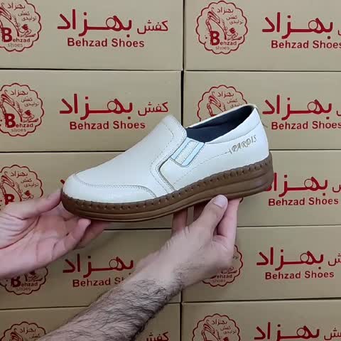 کفش راحتی طبی زنانه دور دوخت کفی طبی پد خار پاشنه رنگ کرم سایز 39 تا 41 زیره پیو  لژ سه و نیم سانتی رویه چرم صنعتی 