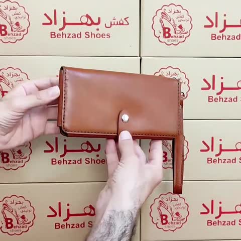 کیف پول دستی زنانه دخترانه تمام چرم طبیعی گاوی دست دوز رنگ عسلی 9 جای کارت جای عکس سیم کارت پول و گوشی بند مچی چرم