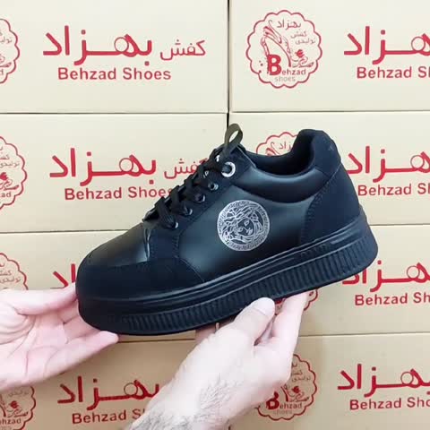 کتونی ورساچ دخترانه زنانه سایز 37 تا 40 رنگ مشکی زیره پیو لژ سه و نیم سانتی رویه چرم صنعتی 
