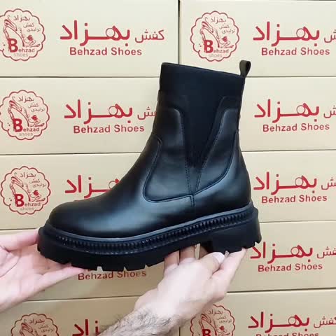 پوتین زنانه دخترانه بغل کش سایز 37 تا 40 رنگ مشکی لژ پنج و نیم سانتی رویه چرم مصنوعی
