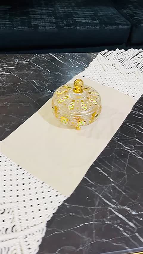 رومیزی مکرومه (مکرومه و پارچه لینن) به عرض 30 سانت و طول 150 سانت با احتساب ریشه ها