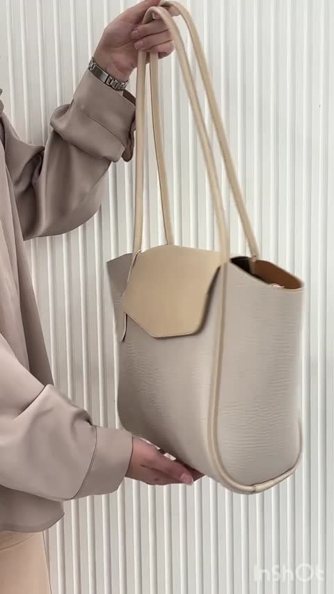کیف زنانه کلاسیک دو رنگ وارداتی بسیار جادار و زیبا 