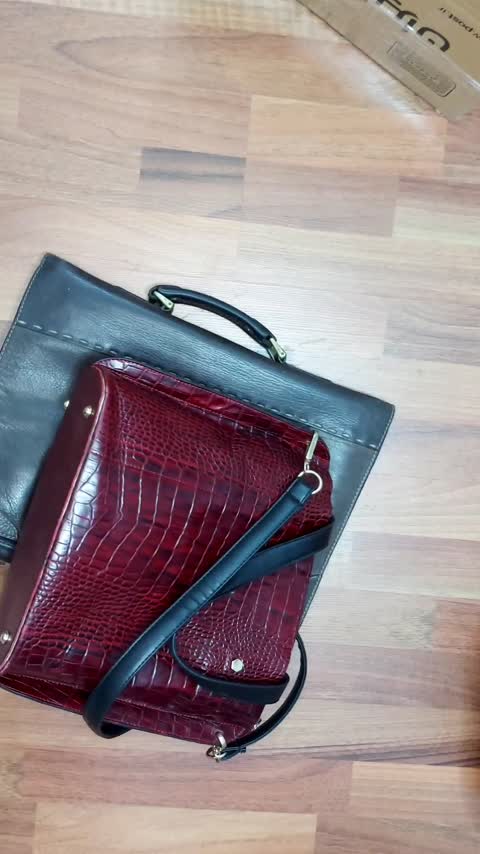 کیف دوشی زنانه چرم طبیعی دست دوز برند اس تی 