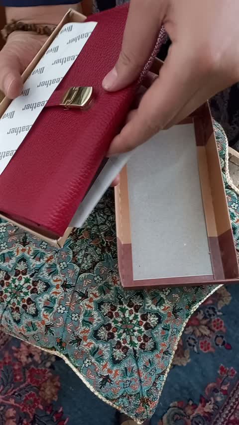 کیف پول زنانه دستی فوق العاده زیبا و قشنگ جنس چرم گاوی 