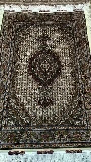فرش دستبافت یک و نیم متری طرح ماهی کمال الملک خوی پشم مرینوس اصل