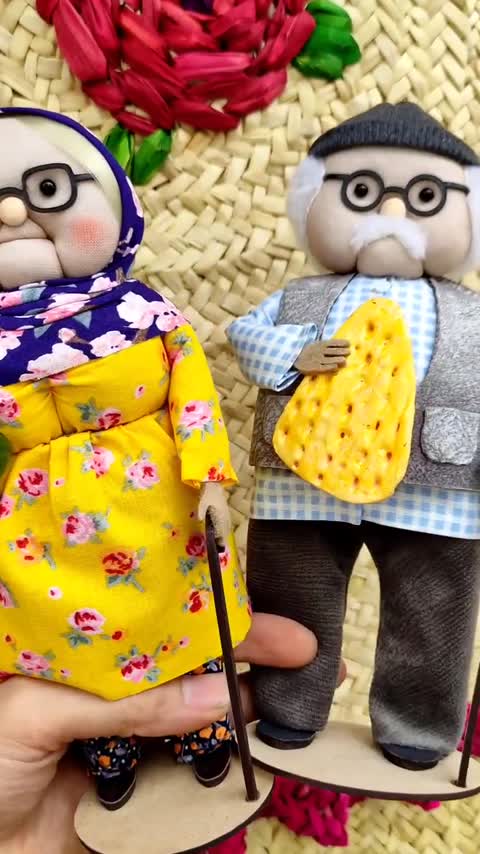 عروسک پرفروش دست ساز پارچه ای 45سانتی پیرزن و پیرمرد  عید نوروز (عکس نمونه مدل است)