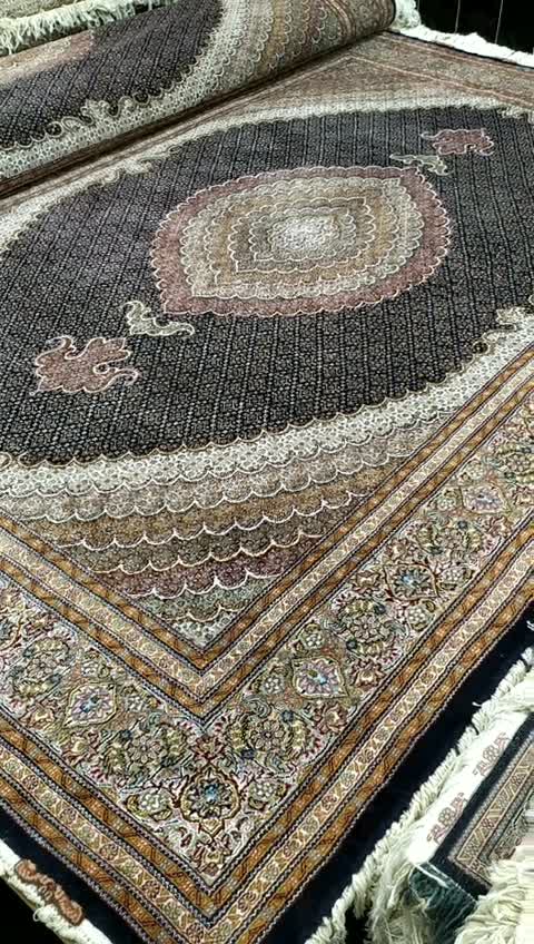 فرش دستباف ماهی خرّم بافت خوی اندازه جفت 9 متری سرمه ای کد 2