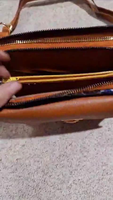 کیف زنانه دوشی سنتی و چرم مخمل آلما