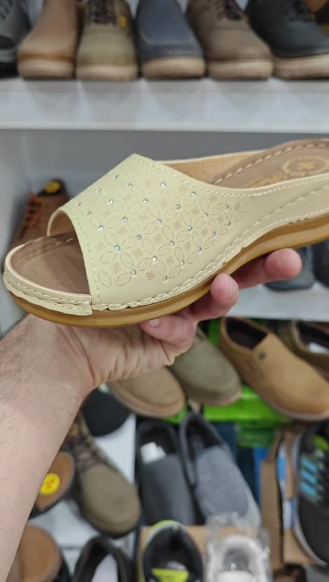 صندل نگین دار کرم