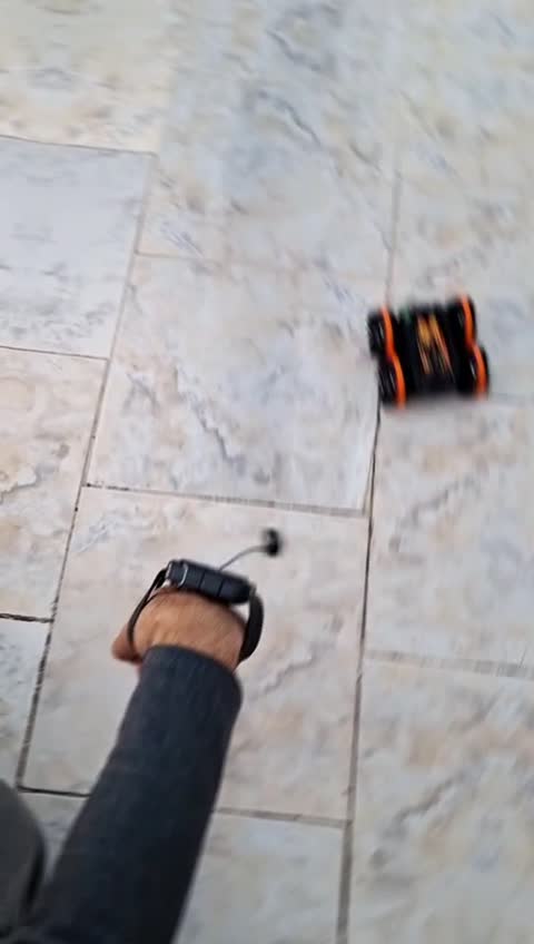 اسباب بازی ماشین کنترلی شارژی ضد آب دو رو حرکت در خاک و آب با کیفیت بالا و پرقدرت دارای 2 کنترل مدل ساعت مچی و دستی