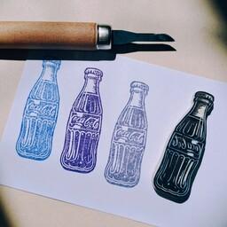 مهر دست ساز نوشابه کوکاکولا برای ساخت کاغذ کادو و طراحی پارچه و ساخت گیفت و تگ و بسته بندی