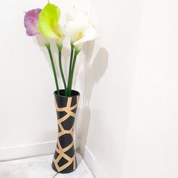 گلدان بلند کنار سالنی خاص و شیک دستساز دکوری دکوراتیو
