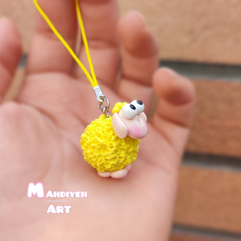 آویز موبایل و فلش طرح گوسفند زرد کاملا دست ساز برند ( mahdiyeh art )