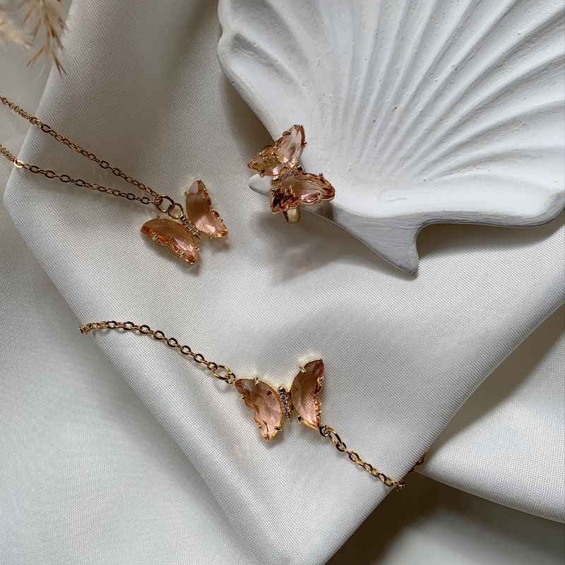 سرویس پروانه سوارسکی دخترانه رنگ هلویی استیل رنگ ثابت شامل انگشتر دستبند و پلاک و زنجیر