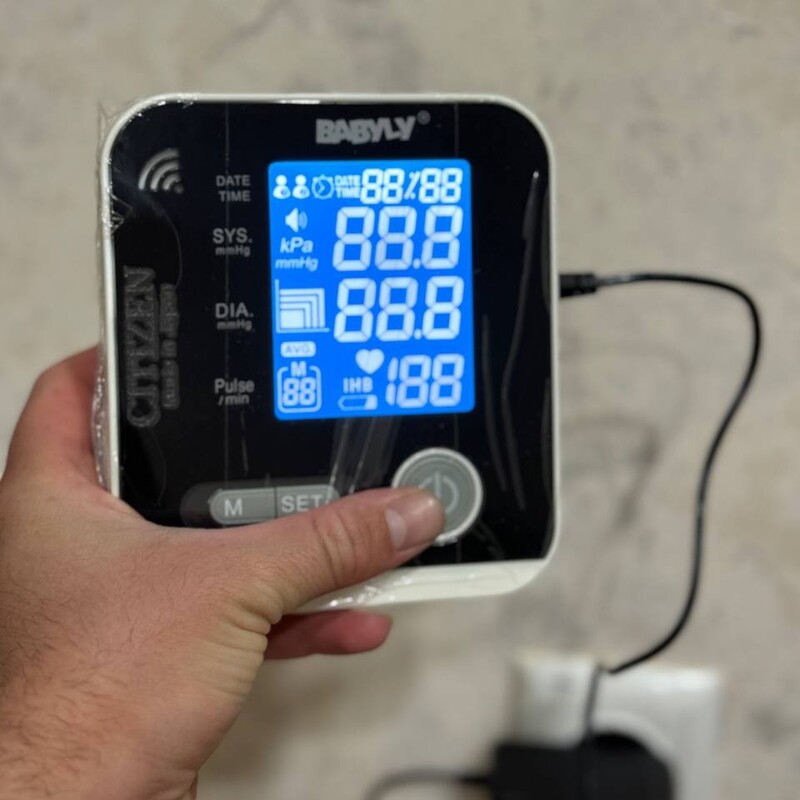 دستگاه فشار خون دیجیتالی رنگی سخنگو مارک سی تی زن دارای صفحه نمایشگر فوق هوشمند  ساخت ژاپن  