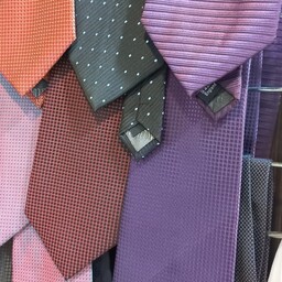 عمده کراوات عمده فروش کراوات ترک باکیفیت عالی فروش عمده هست حداقل تعداد سفارش 5عدد میباشد