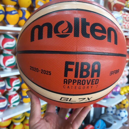 توپ بسکتبال چرمی سالنی سایز 7 با ضمانت وسوزنی وارسال رایگان در ارزانکده توپ کرمان 