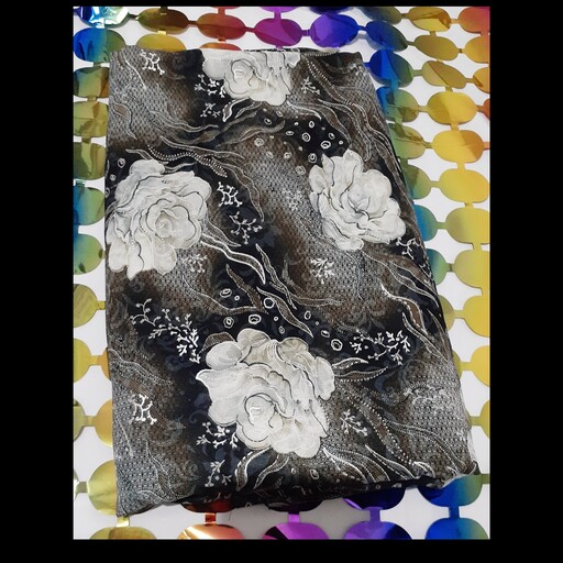پارچه چادر  رنگی مجلسی شیک با گل های سفید و نقره کوب شده 