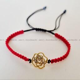 دستبند طلایی طرح گل رز بافت قرمز و مشکی