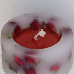 شمع فانوسی سفید با گل رز قرمز پرشده با پارافین ژله ای قرمز