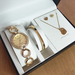 ساعت زنانه مجلسی طلایی با دستبند و نیم ست