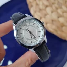 ساعت اوبلاک زنانه موتور اصلی ژاپنی بند چرم مشکی صفحه سفید رنگ ثابت دارای تقویم 