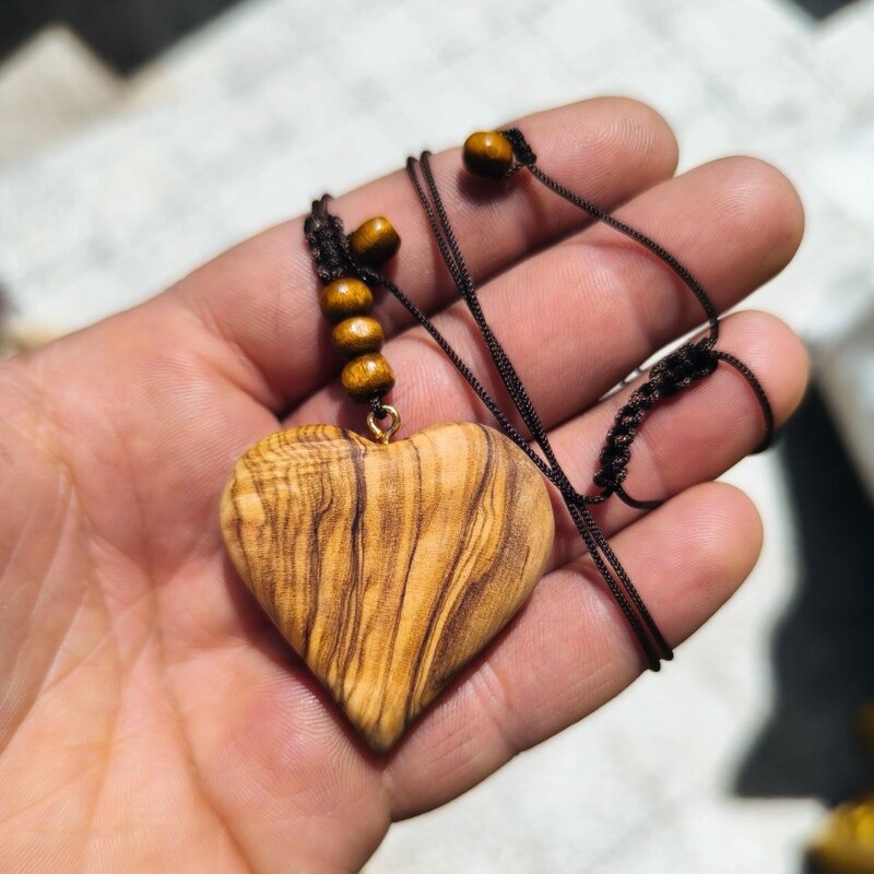 گردنبندچوبی شیک ساخته شده از چوب زیتون جنگلی طرح قلب
