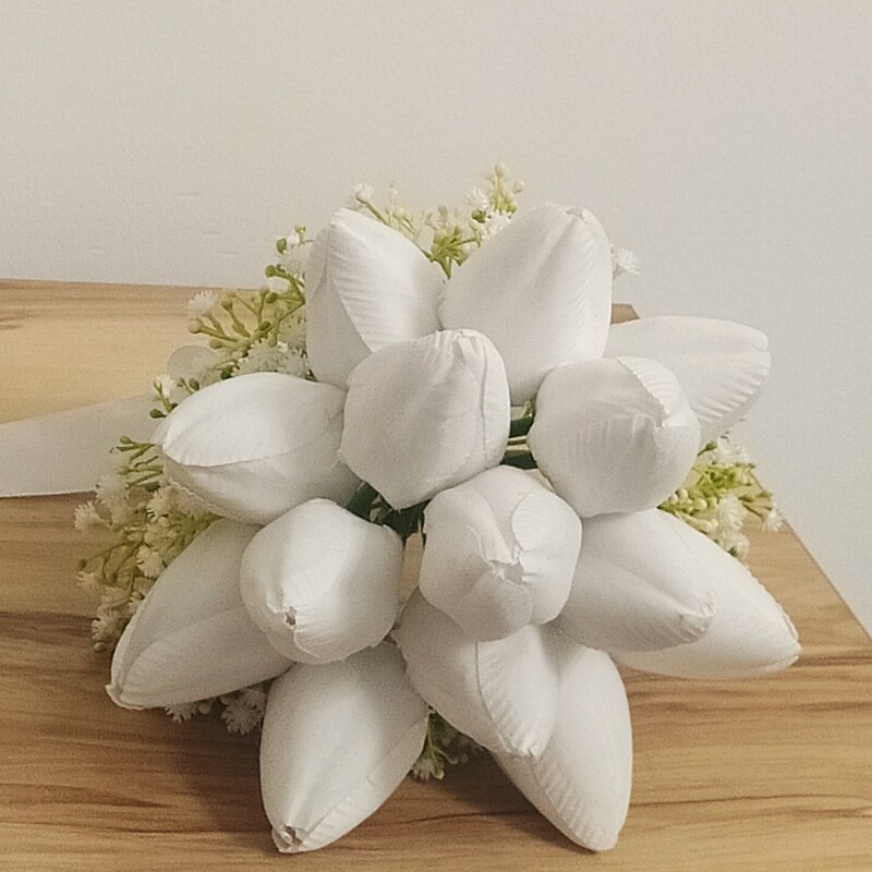 دسته گل عروس  مصنوعی ترکیب لاله سفید و گل عروس در سایز های مختلف 