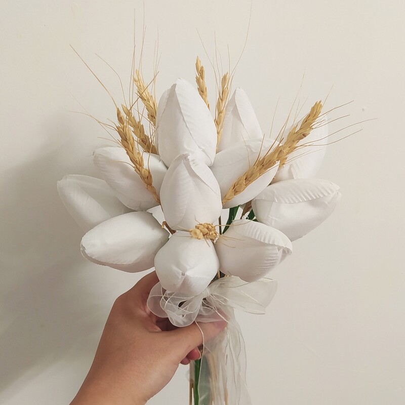 دسته گل مصنوعی عروس ترکیب لاله سفید و گندم قابل اجرا در سایز مختلف