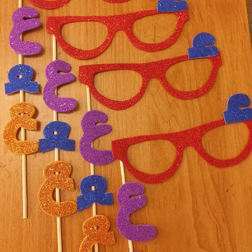 گیفت و تاپر ویژه آموزش حروف الفبا هدیه جشن آشنایی با نشانه ع مثل عینک