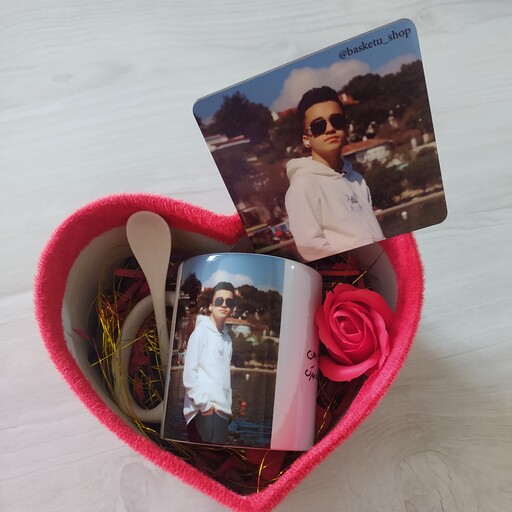 باکس هدیه قلبی مخملی ماگ با عکس دلخواه قاشق سرامیکی گل کادو هدیه جعبه گیفت تولد روز معلم 