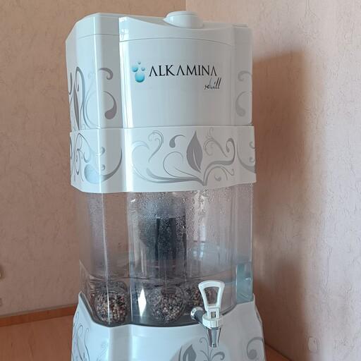 دستگاه تصفیه آب خانگی قلیایی آلکامینا دارای 6 گوی حاوی 18 نوع سنگ یشم و فیلتر چند لایه از سنگ ریزه های یشم است