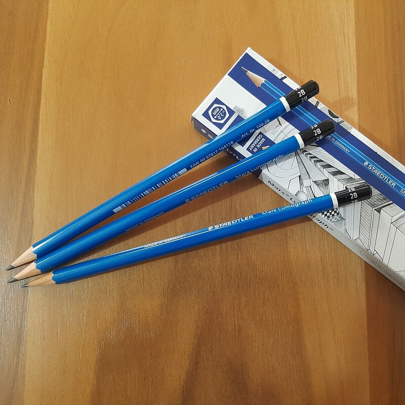 مداد طراحی استدلر لموگراف ب2