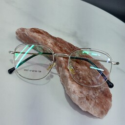 عینک فریم طبی زنانه مردانه فلزی فشن طرح تک و  جذاب  فوق العاده سبک و راحت با تخفیف عالی تک رنگ نقره ای  سایز صورت متوسط